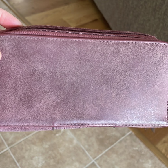 Jessica Simpson wallet/clutch, very good condition, two zippered compartments - Picture 5 of 9